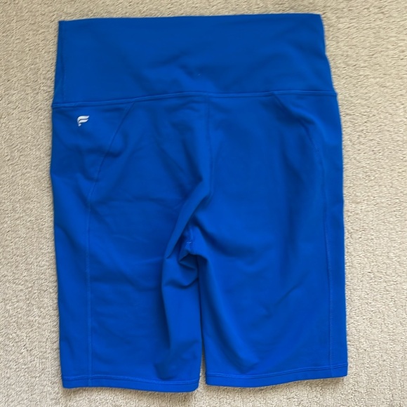 Fabletics Define PowerHold High-Waisted 9” Short - Picture 2 of 3